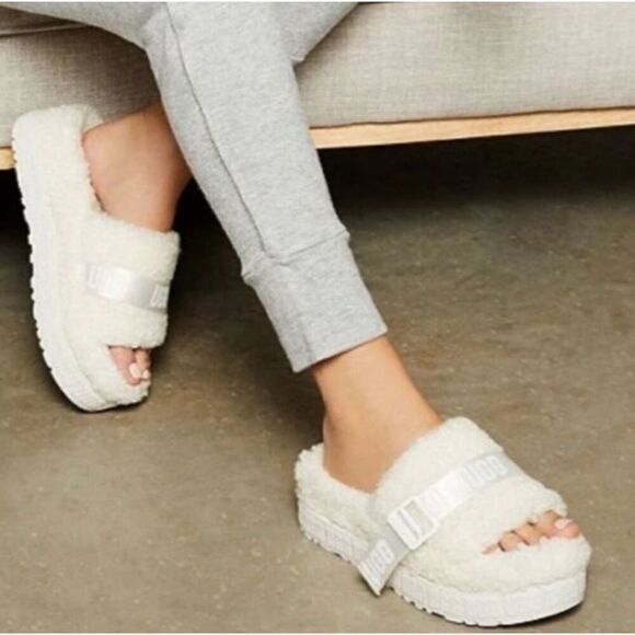 Ugg Fluffita slide on off-white Sherpa sheepskin slippers womens 9 lug sole - Picture 2 of 8